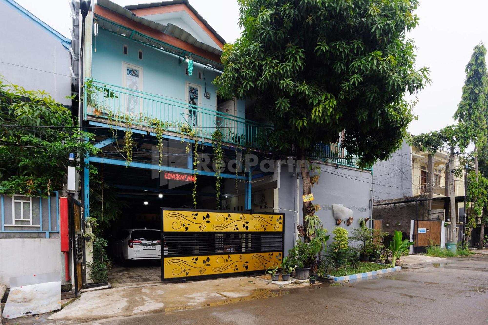Fajar Inn Mitra Reddoorz Jakarta Exterior photo
